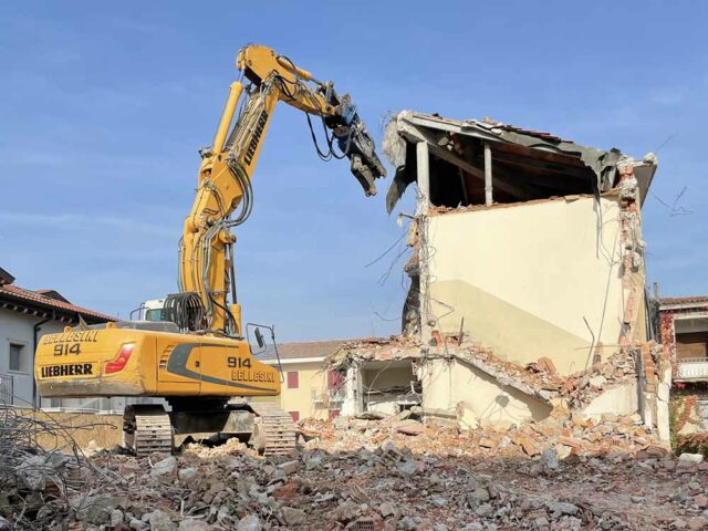 Demolizione villetta e ricostruzione a Villafranca - demolizione