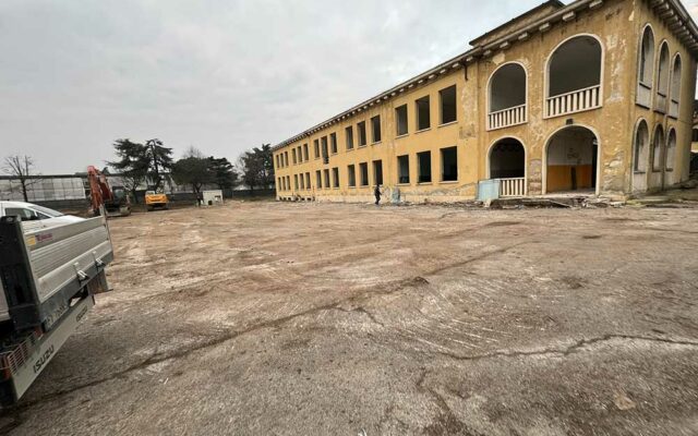 Demolizione edificio e scavo a Dossobuono - edificio da demolire