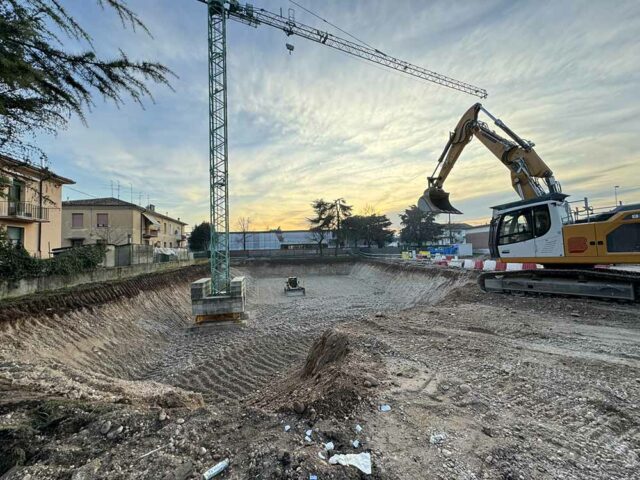 Demolizione edificio e scavo a Dossobuono